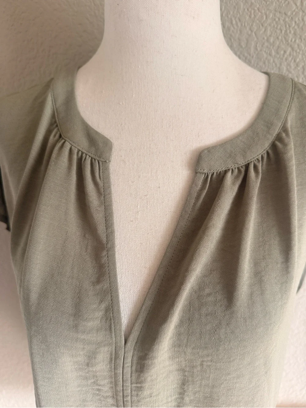 Pleione Olive Cap Sleeve Split-Neck Blouse - Picture 2 of 3